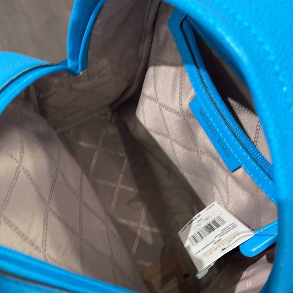 Michael Kors Bex Medium Pebbled Leather Backpack
COLOR SANTORINI BLUE
NWT - Picture 11 of 16